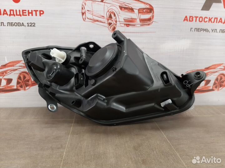 Фара левая Skoda Fabia 2007-2010 год