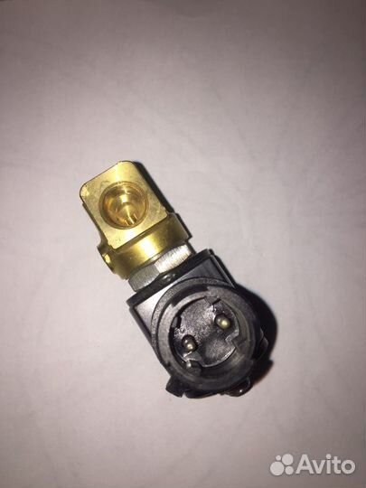 Электромагнитный клапан соленоид Volvo 70351592