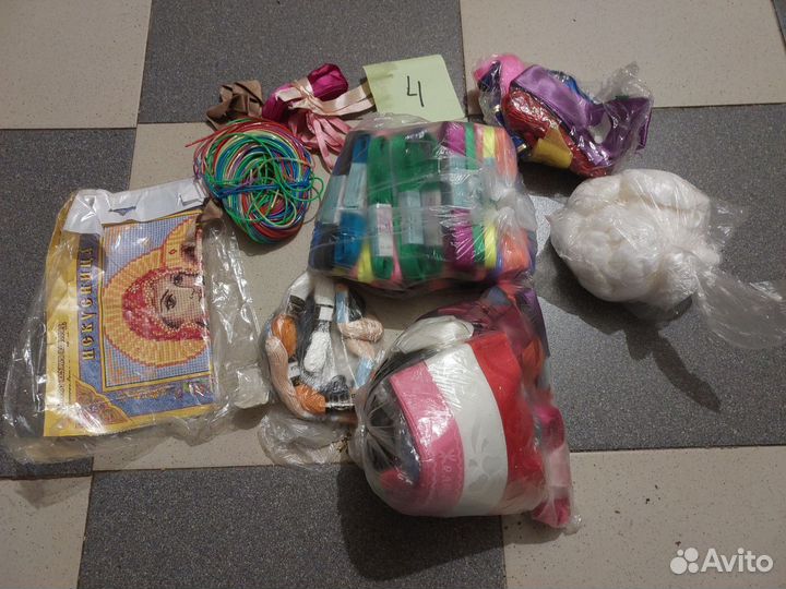 Пуговицы разные нитки для шитья 2 лота