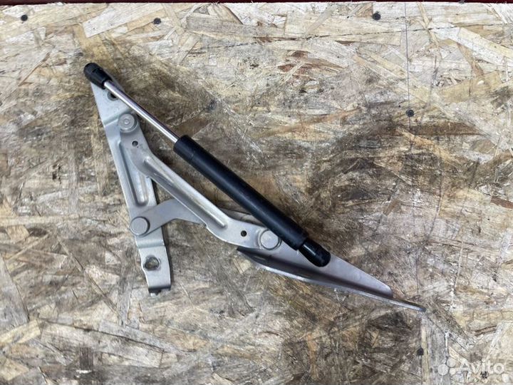 Петля крышки багажника левая LADA Kalina