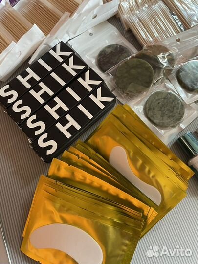 Для наращивания ресниц и окрашивания бровей