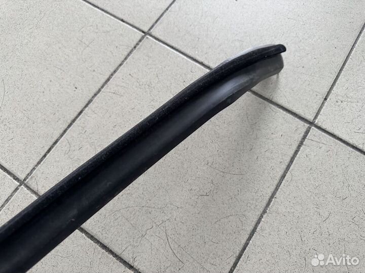 Уплотнитель правых/левых дверей Дастер