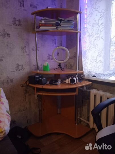 Угловой компьютерный стол