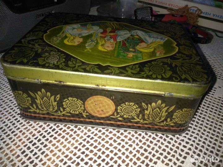 Жестяная коробка винтажная