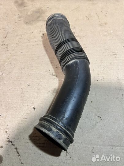 Патрубок воздушного фильтра Volkswagen golf 3