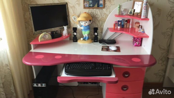 Стол с тумбой