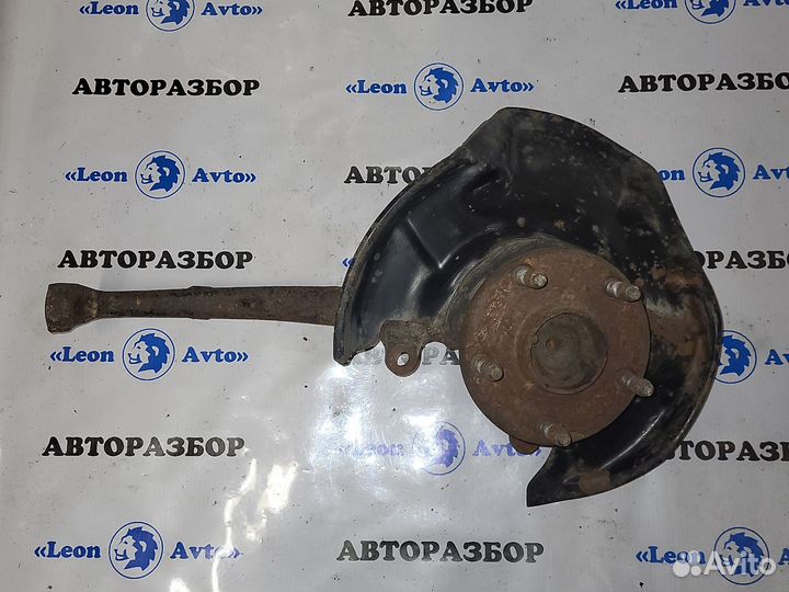 Поворотный кулак правый Toyota Mark II 110