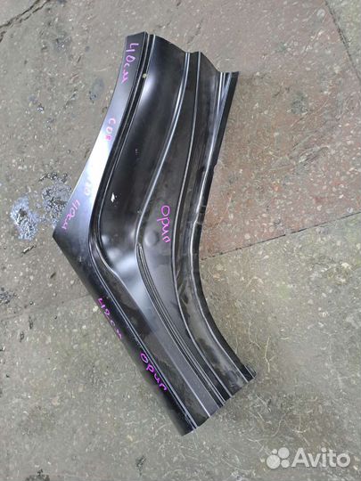 Порог правый сапожок арка Toyota Corolla 180