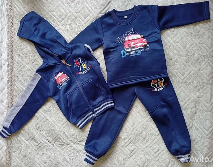 Детский костюм тройка новый