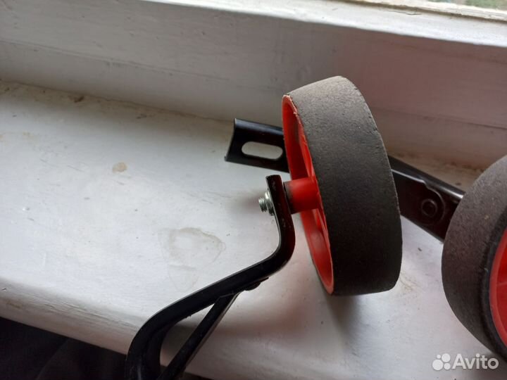 Маленькие колеса к детскому велосипеду