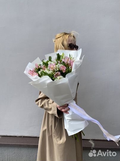 Альстромерии белые