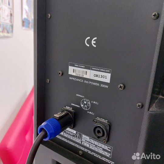 Акустические колонки на стойках