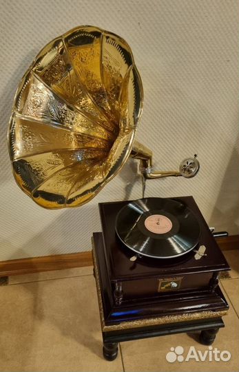 Граммофон деревянный His master's Voice