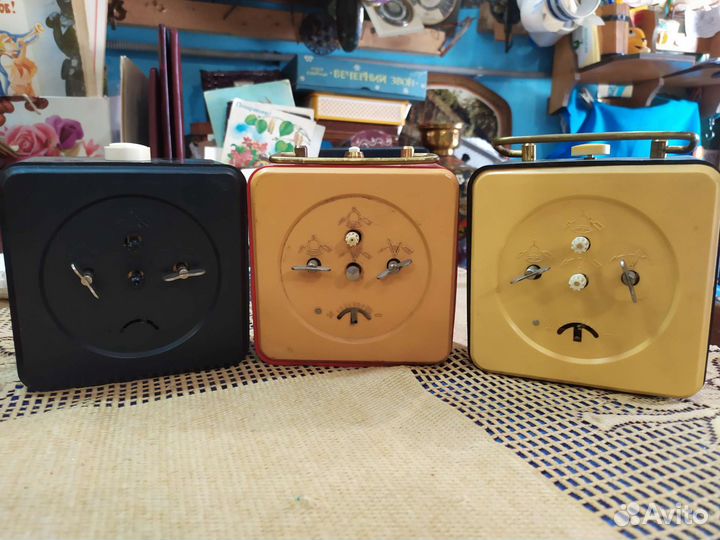 СССР часы будильники Янтарь механика