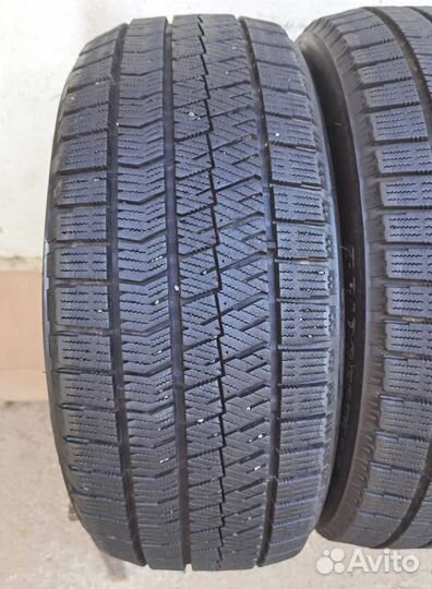 Bridgestone Blizzak VRX 215/45 R17 98Y