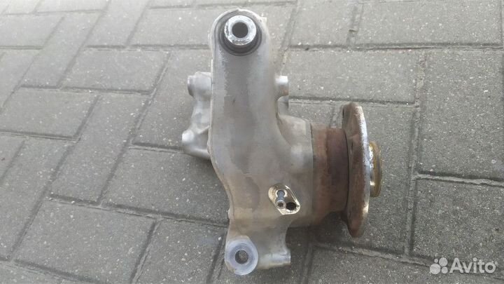 Кулак задний левый Audi Q3 F3