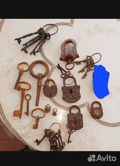 Антикварные амбарные замки и ключи