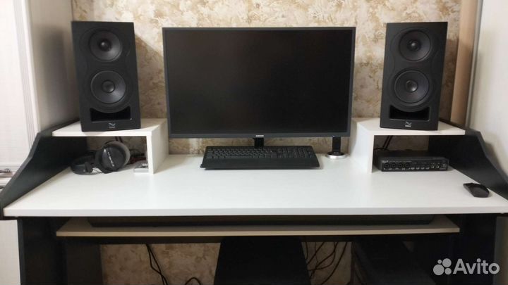 Столы для студии звукозаписи