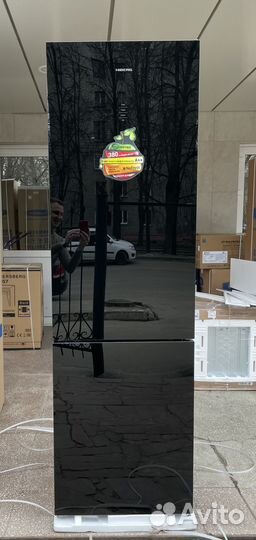 Холодильник Hiberg черное стекло новый