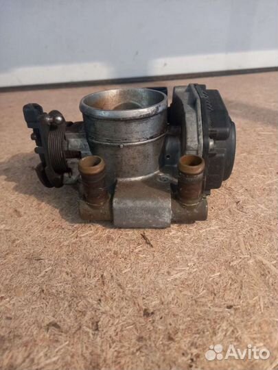 Дроссельная заслонка Пассат Б5 А4 Б5 058133063H