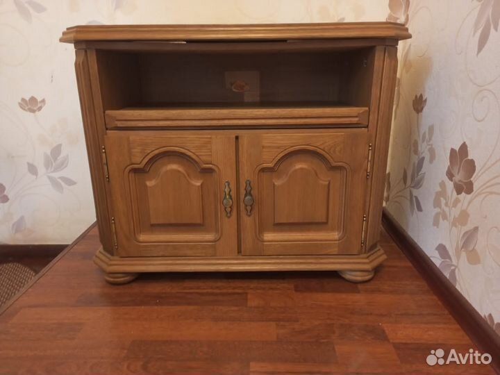 Тумба под телевизор массив