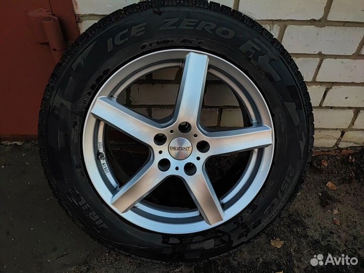 Pirelli Ice Zero FR 215/65 R17