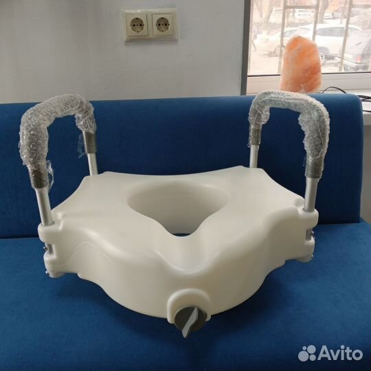 Сиденье для унитаза с поручнями Ergoforce E 0902