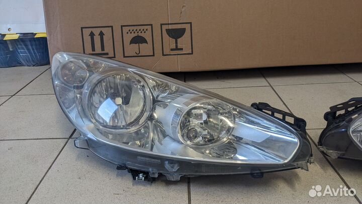 Фара передняя левая/правая Peugeot 308 рестайлинг