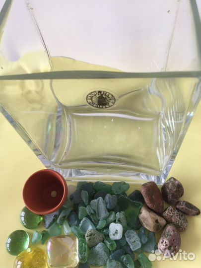 Декоративный крошечный аквариум