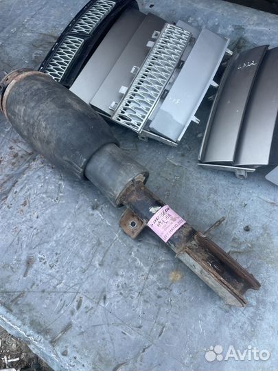 Амортизатор L322 Range Rover Левый Передний