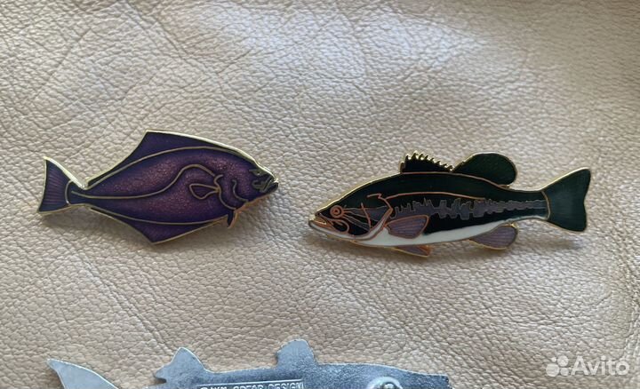 Винтажная брошь значек USA рыба щука