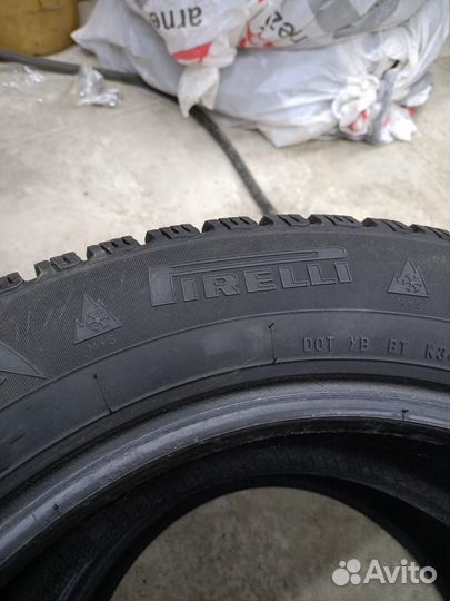 Pirelli Carrier Winter 215/55 R16