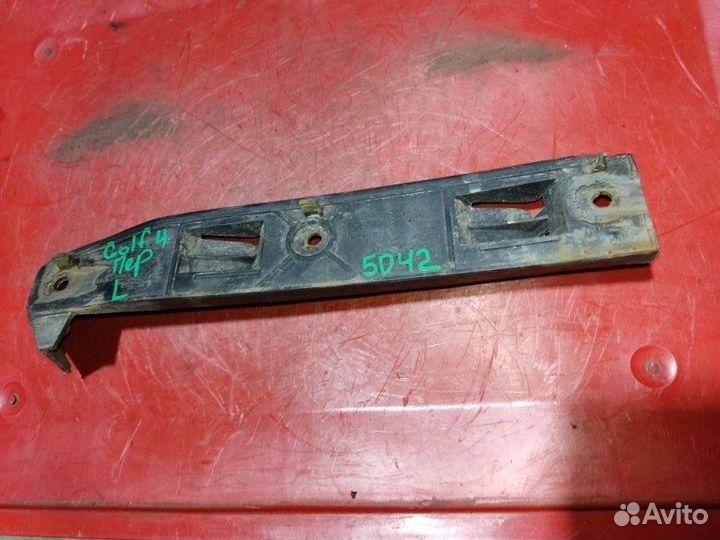 Кронштейн бампера передний левый Volkswagen Golf 4