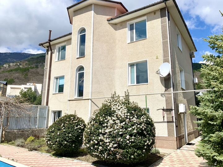 Дом 286,1 м² на участке 6,2 сот.