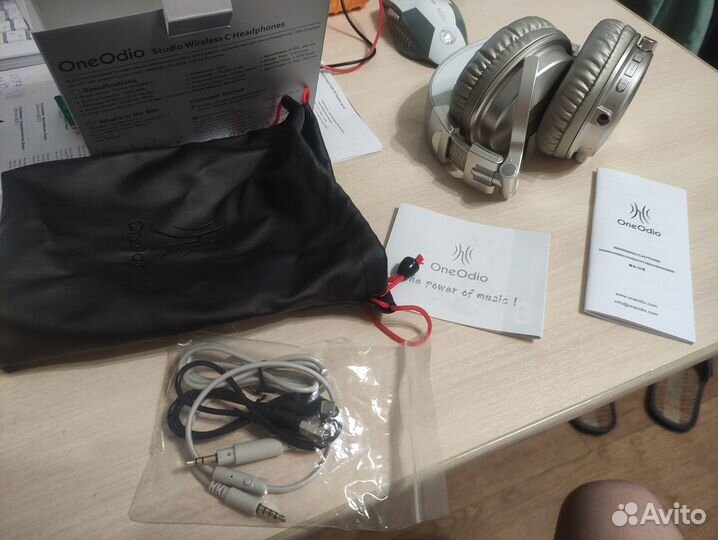 Беспроводные наушники Oneodio