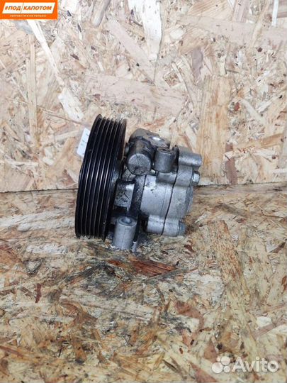 Насос гидроусилителя руля Mazda MPV L20632650B