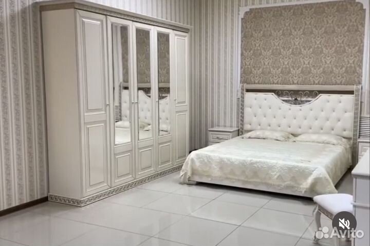 Спальный гарнитур