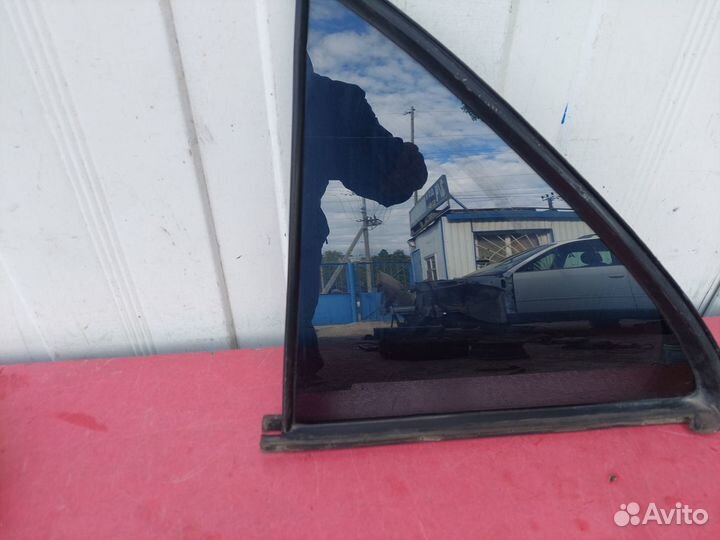 Форточка задней левой двери Mercedes-Benz W210