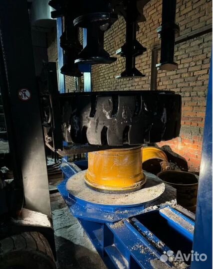 Монтаж цельнолитых шин на погрузчик. До 35 дюймов