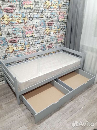 Детская кровать с бортиками