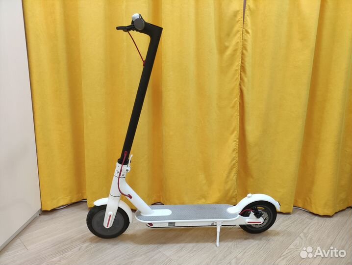 Электросамокат Xiaomi Mijia M365 белый