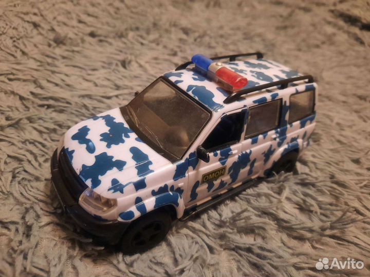 Машинки на батарейках цена за 1 шт