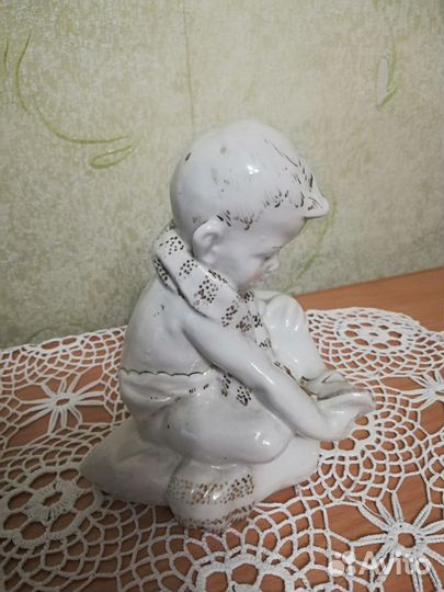 Фарфоровая статуэтка