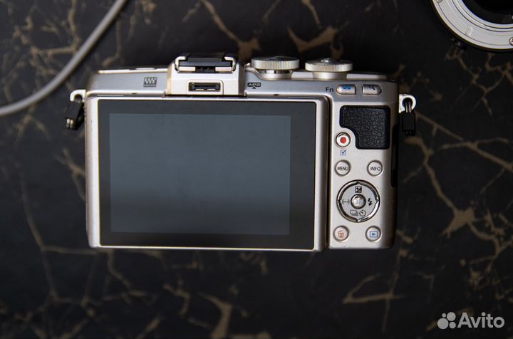 Olympus Pen E-PL7 body