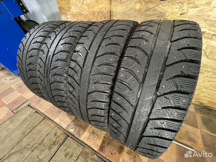 Bridgestone Ice Cruiser 7000 215/65 R16
