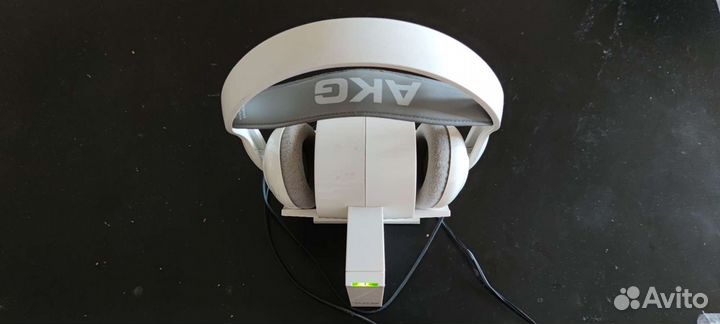 Беспроводные наушники AKG K 930, база AKG T 930