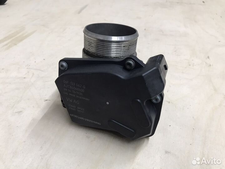 Дроссельная заслонка 06F133062Q Passat B7,1.8 TSI