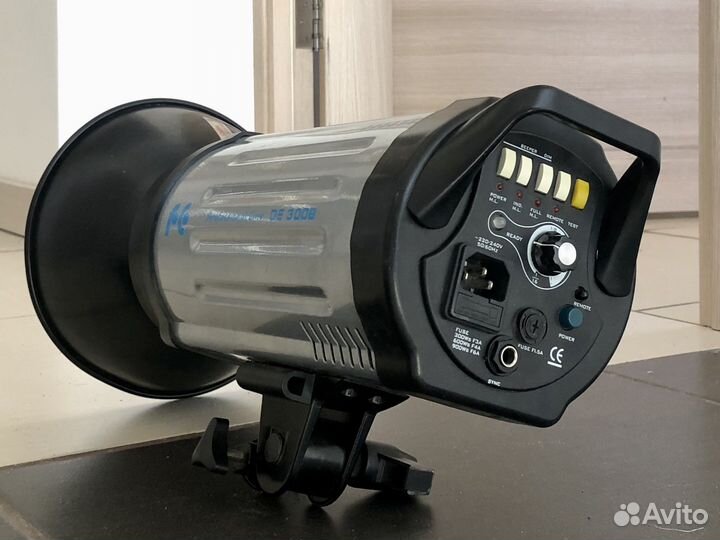 Моноблок Falcon Eyes DE-300 BW