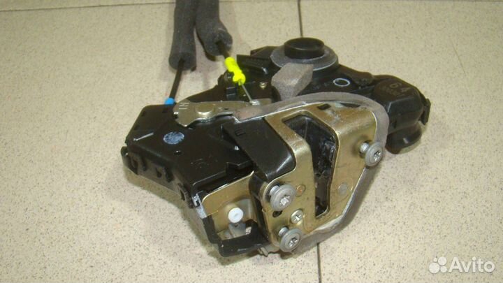 Замок двери передней правой Toyota LC Prado 120