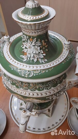 Самовар форфоровый с чайным сервизом